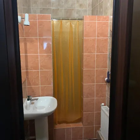 מלון Genuez 3*